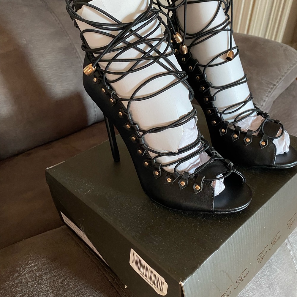Heels open Black